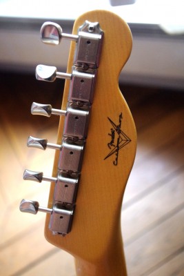 Fender CS Tele Custom 60 FFR Tête.jpg