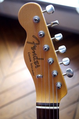 Fender CS Tele Custom 60 FFR Tête Face.jpg