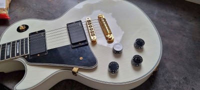 Gibson Les Paul Custom left handed 2019 - Alpine white.jpg